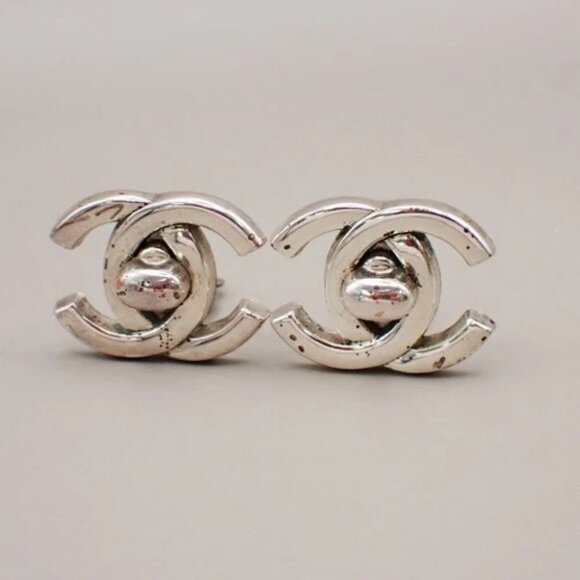CHANEL CC Logo Button Earrings 96P Clip-On Silver-Plated France Vintage 85RL396 - Picture 1 of 16